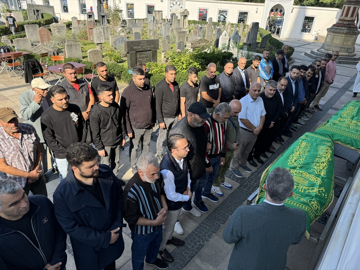 Eberswalde'deki Yangında Hayatını Kaybeden Anne ve Oğul İçin Cenaze Töreni Düzenlendi