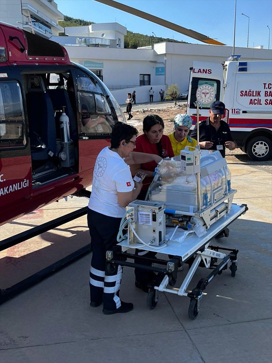 Muğla'dan Ambulans Helikopterle 1 Aylık Bebek Antalya'ya Sevk Edildi