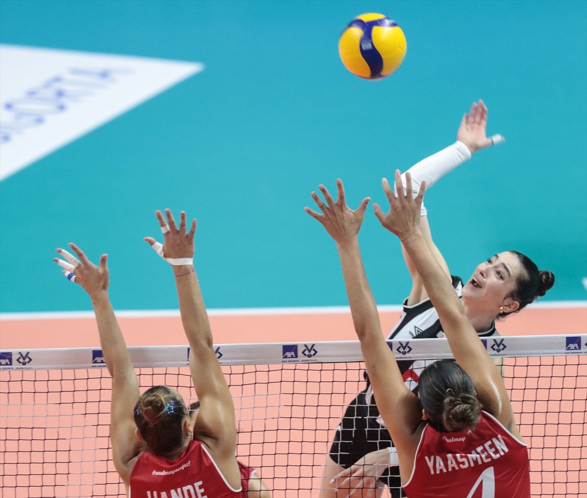 Beşiktaş Kadın Voleybol Takımı İlk Gün Galibiyetine Ulaştı