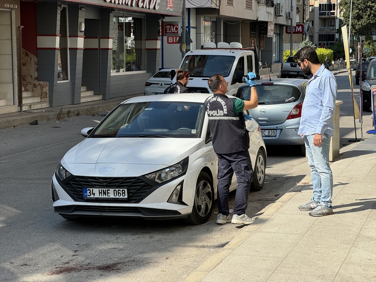 İzmir'de Bıçaklı Kavga: Bir Kişi Hayatını Kaybetti