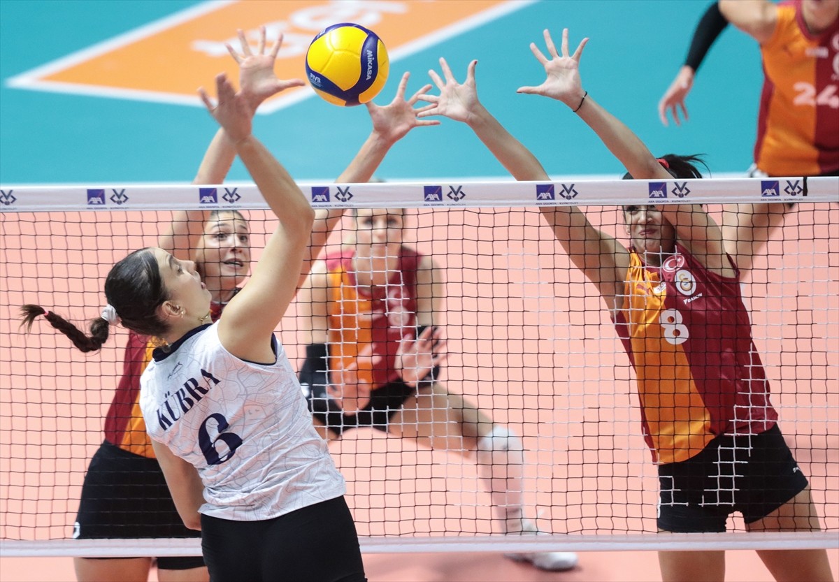 Kadınlar AXA Sigorta Kupa Voley: Galatasaray Daikin İlk Günde Galip Geldi