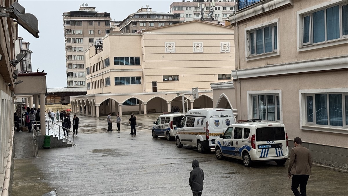 Rize'de okul merdiven boşluğuna düşen öğrenci hayatını kaybetti