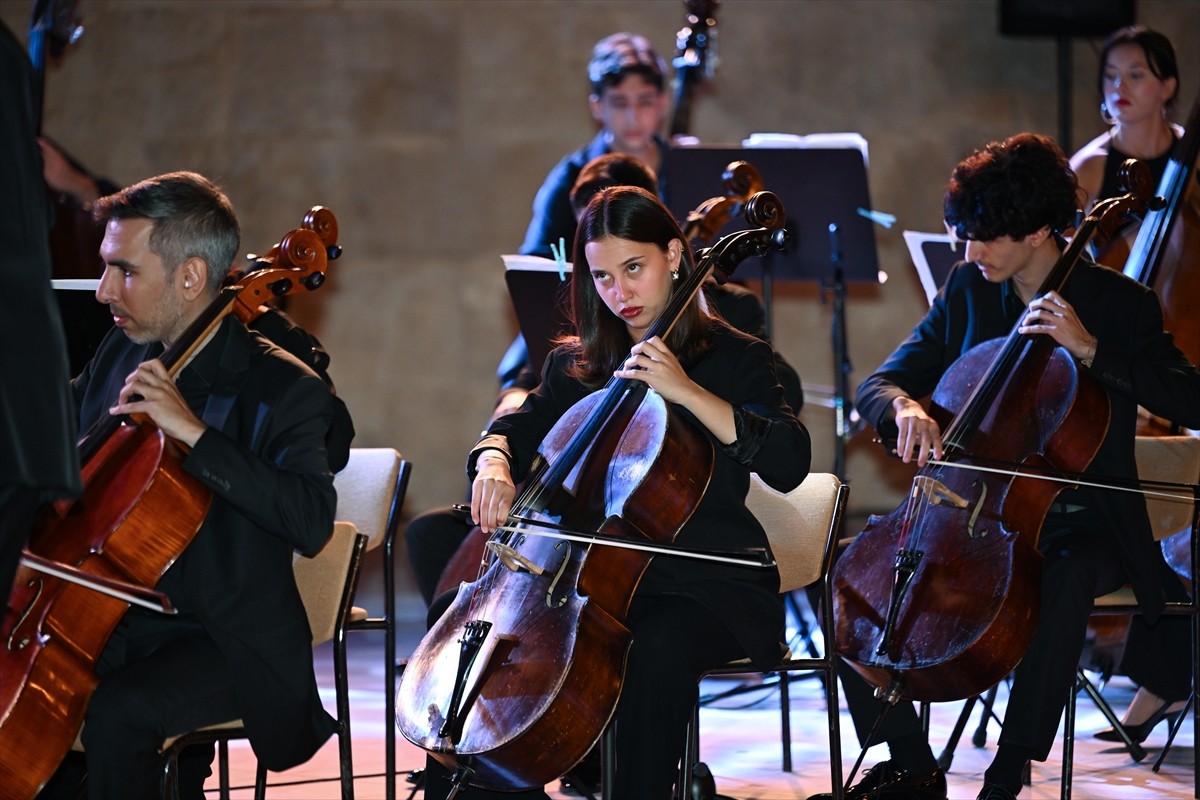 Hacettepe Üniversitesi Senfoni Orkestrası İlk Konserini Verdi