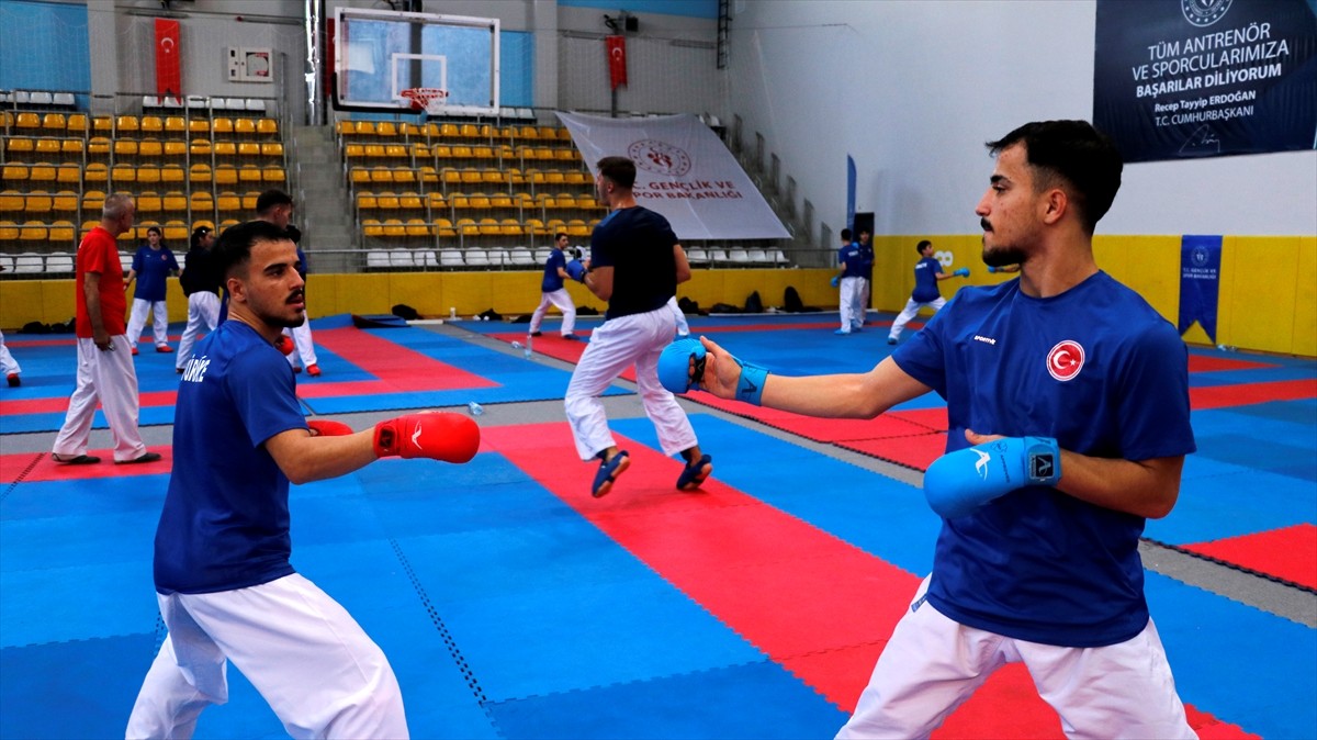 Karate İkizleri, Dünya Şampiyonası İçin Hazırlıklarını Sürdürüyor