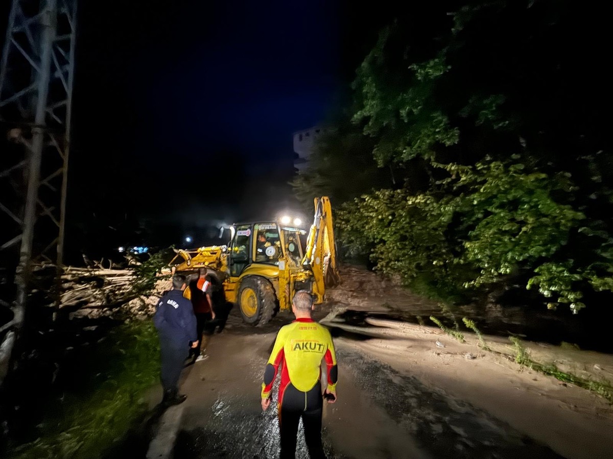 Trabzon'da Sağanak Yağış Etkili Oluyor