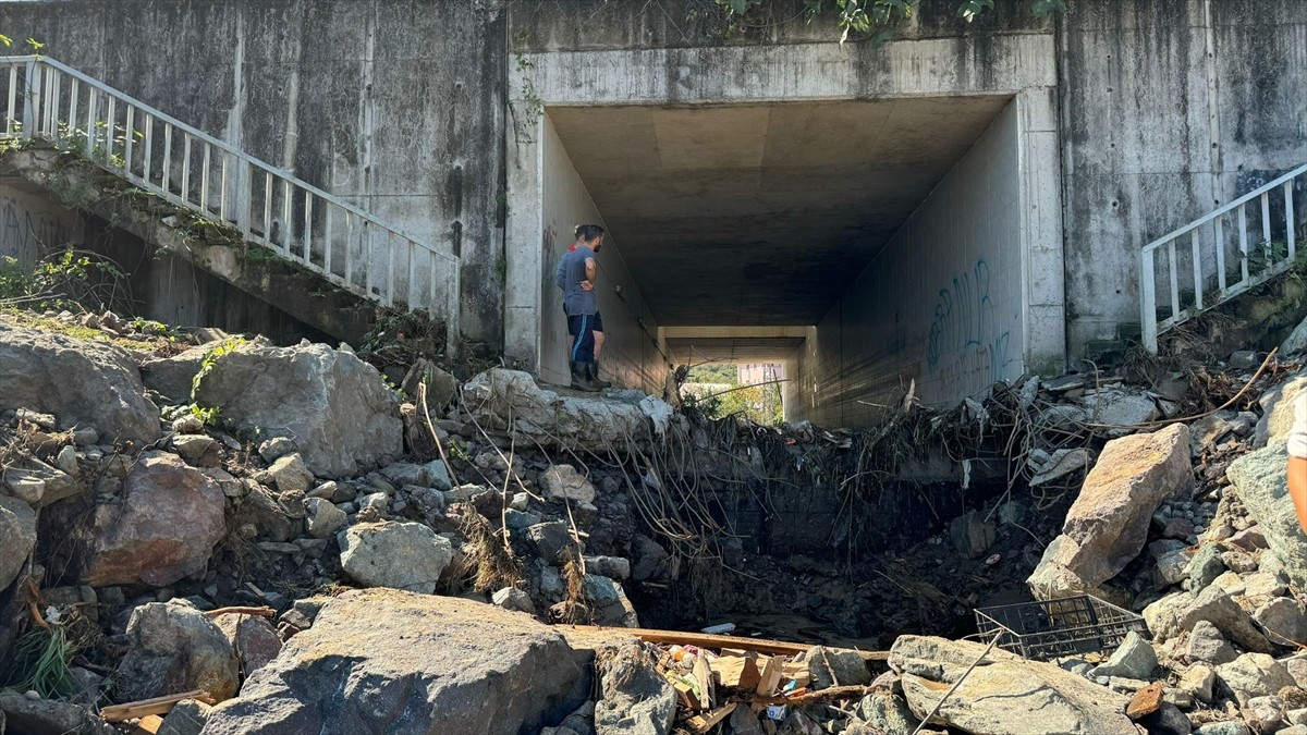 Trabzon'da Taşkında Kayıp Kişi İçin Arama Çalışmaları Devam Ediyor