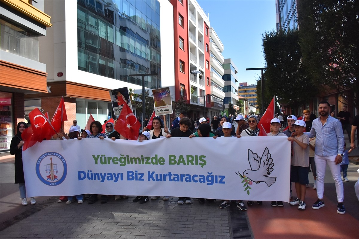 Trabzon'da Barış İçin Çocuklar Yürüdü