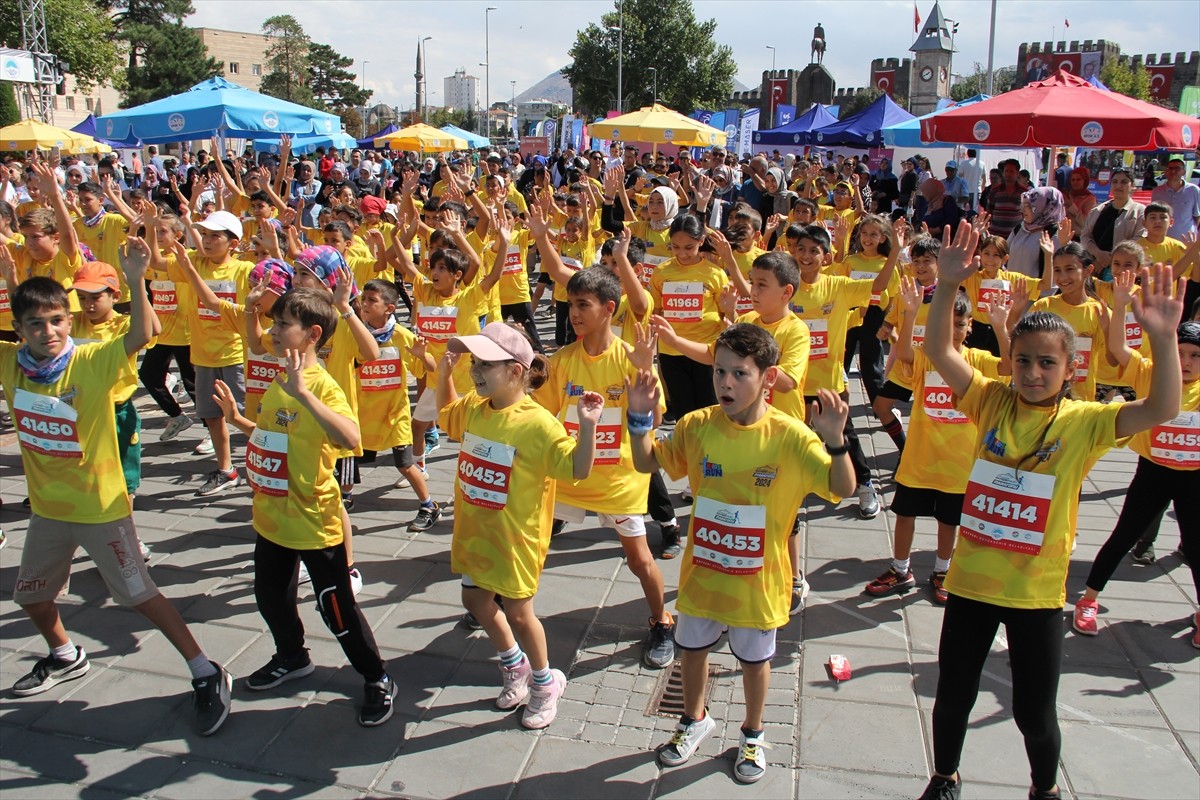 Uluslararası Kayseri Yarı Maratonu Öncesi Çocuk Yarışları