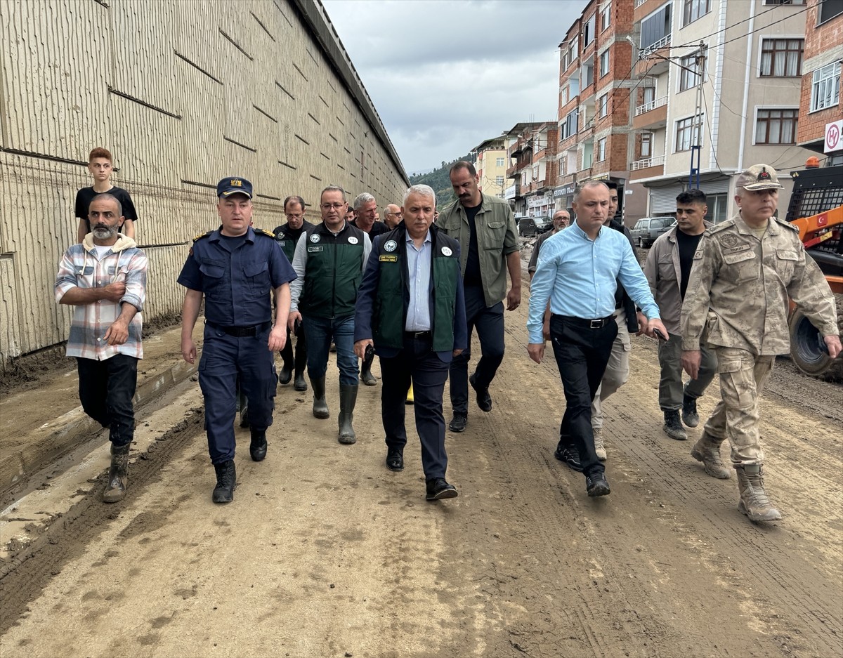 Trabzon'da Yağışlar ve Sel Önlemleri: Vali Yıldırım Açıklamalarda Bulundu