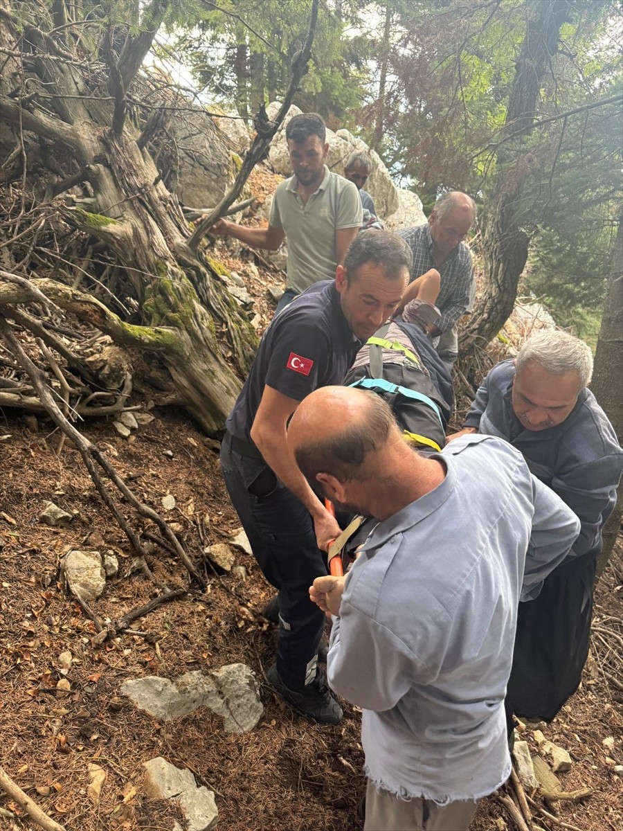 Adana'da Kayalıklardan Düşen Vatandaş Yaralandı