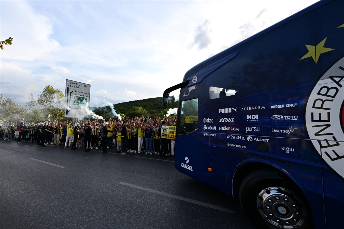 Fenerbahçe Derbiye Taraftar Desteğiyle Hareket Etti