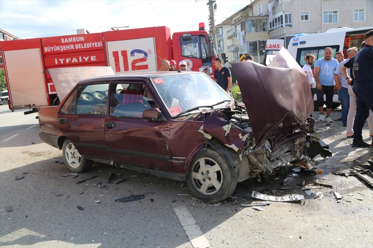 Samsun'da Trafik Kazası: 3 Yaralı