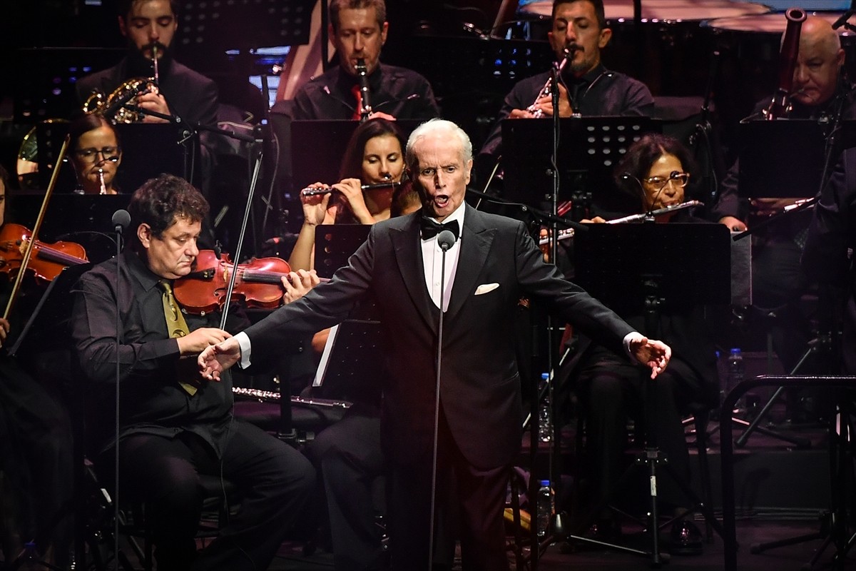 Jose Carreras İstanbul'da Unutulmaz Bir Konser Verdi