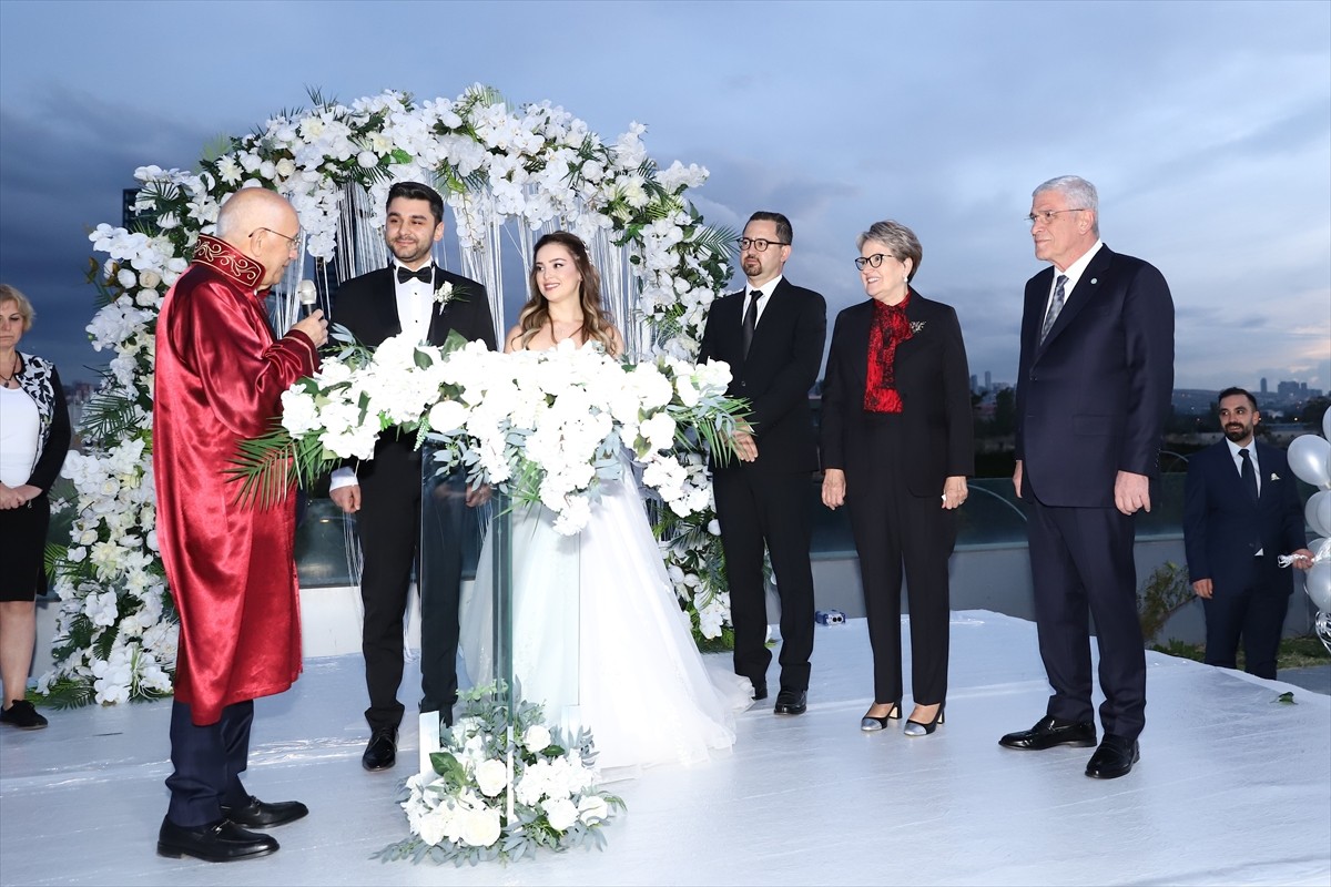 İYİ Parti Genel Başkanı Dervişoğlu, Nikah Şahidliği Yaptı