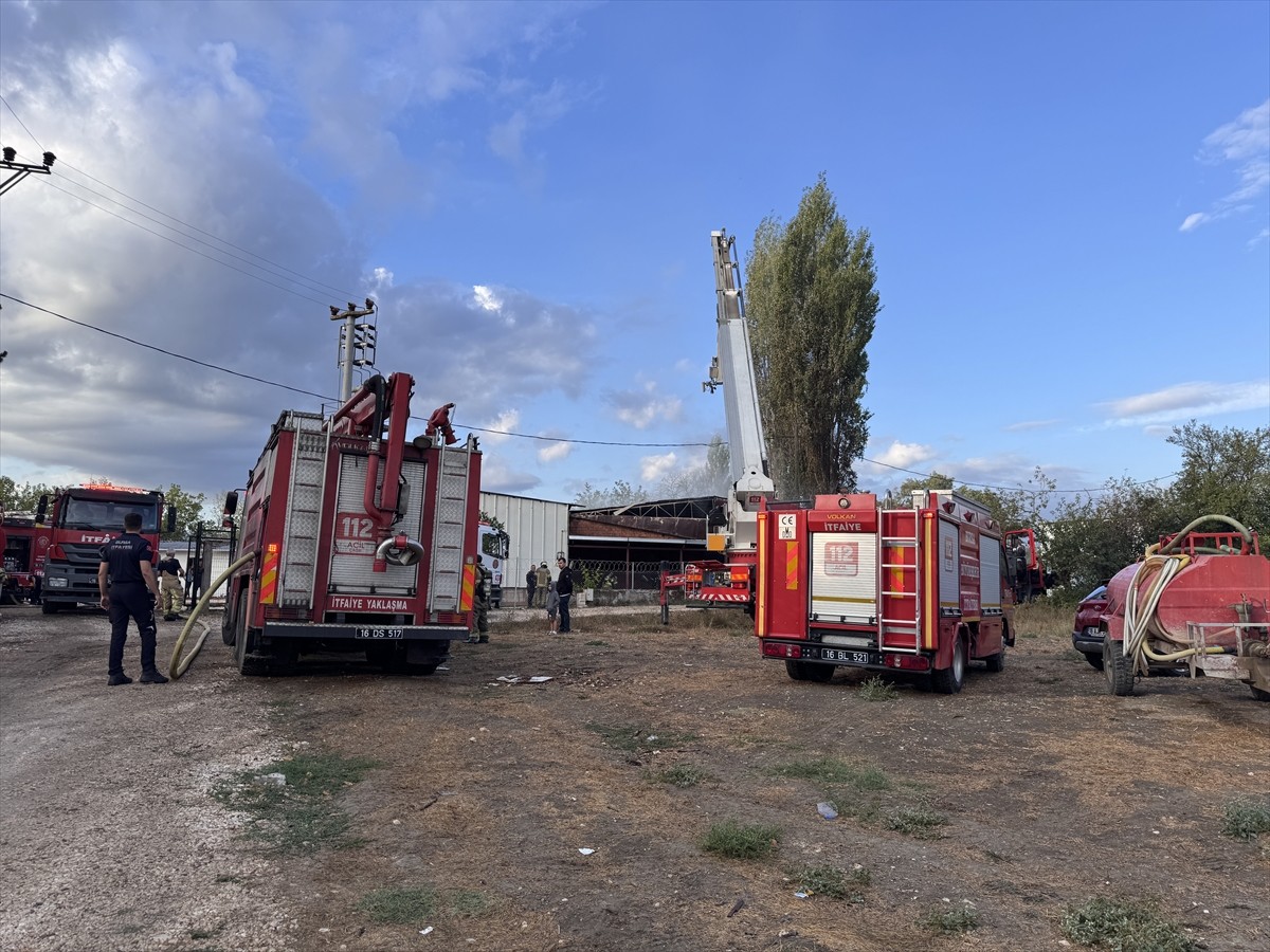 Bursa'da Geri Dönüşüm Tesisinde Yangın Kontrol Altına Alındı