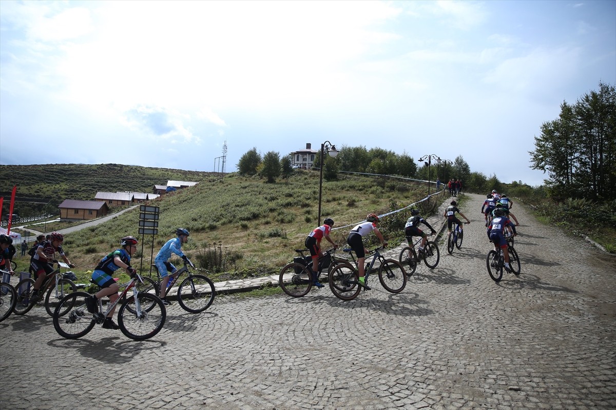 Rize'de Uluslararası MTB Cup Dağ Bisikleti Yarışları Coşkuyla Gerçekleşti