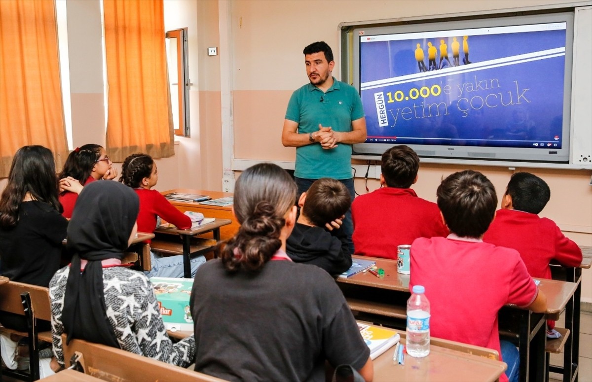 İyilikte Yarışan Sınıflar Projesi ile 6 Bin 90 Yetime Destek