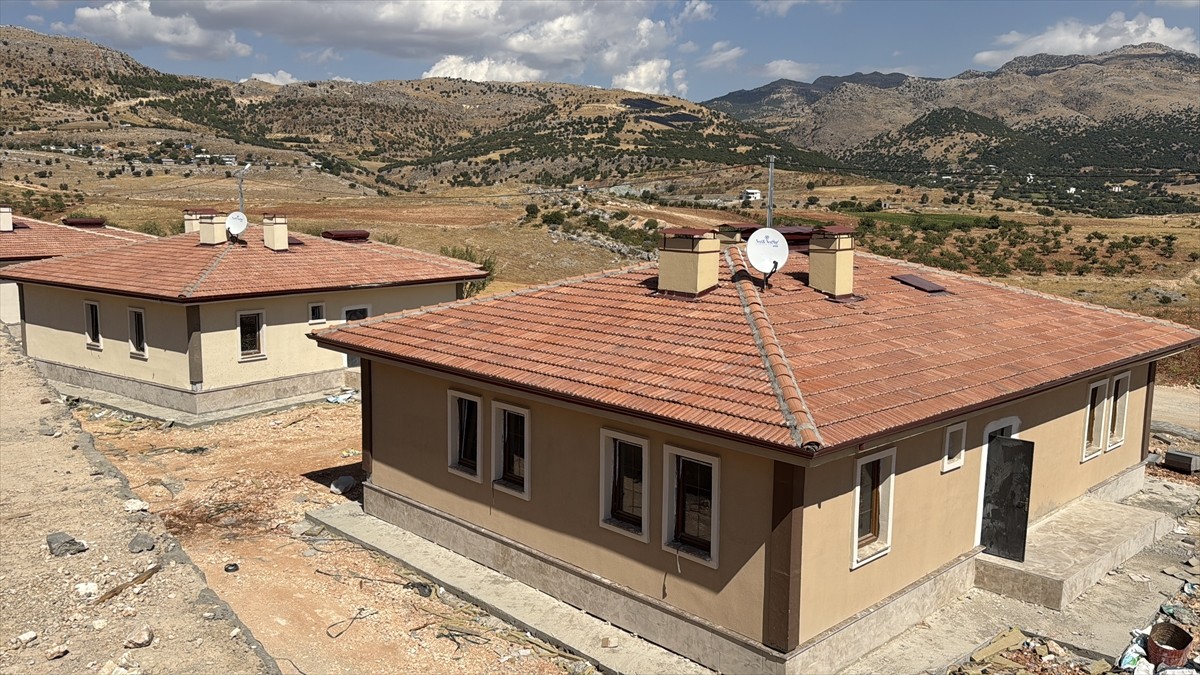 Adıyaman'da Deprem Sonrası Köy Evlerinin İnşası Devam Ediyor