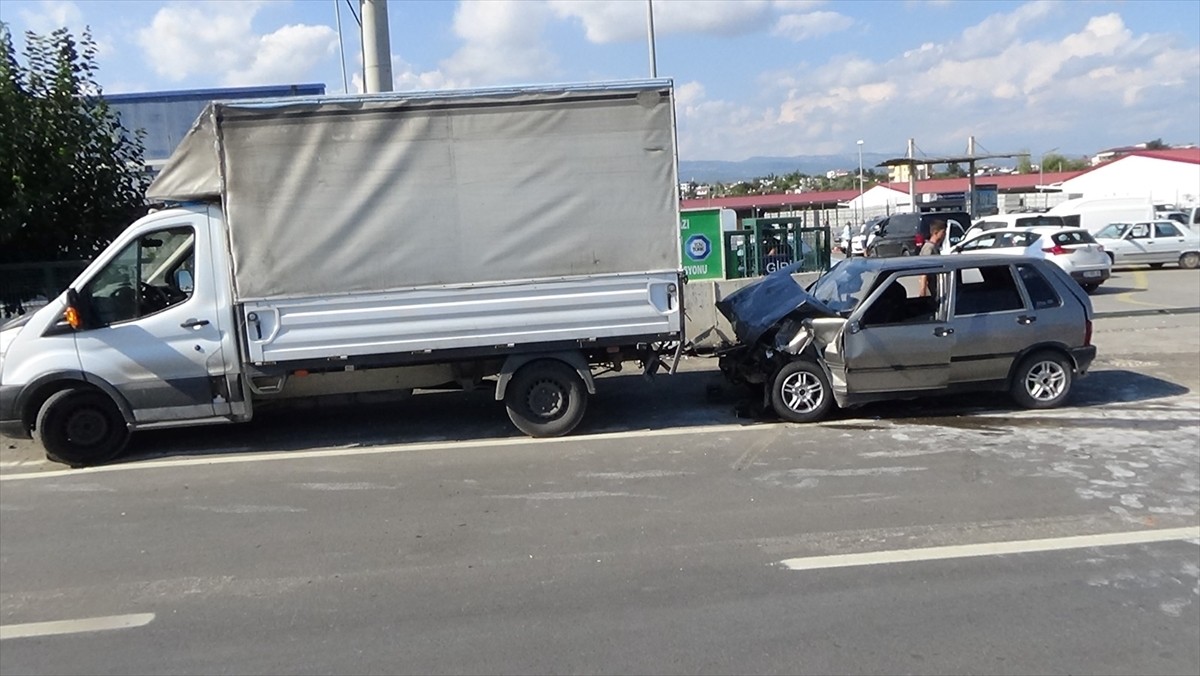 Mersin'de Trafik Kazası: 2 Yaralı