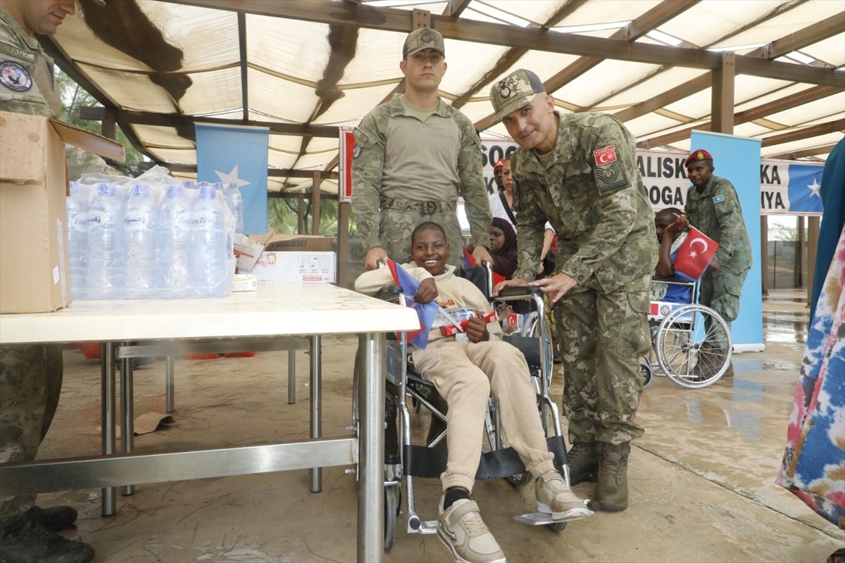 Somali Türk Görev Kuvveti Komutanlığı'ndan İhtiyaç Sahiplerine Destek