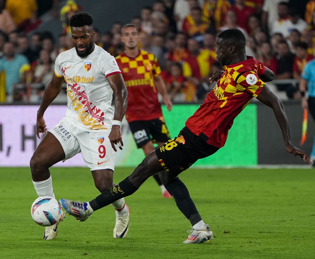 Göztepe, Bellona Kayserispor'u 3-0 Geçti