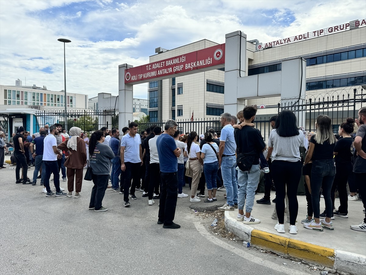 Antalya'da Motosiklet Kazası: 2 Kişi Hayatını Kaybetti