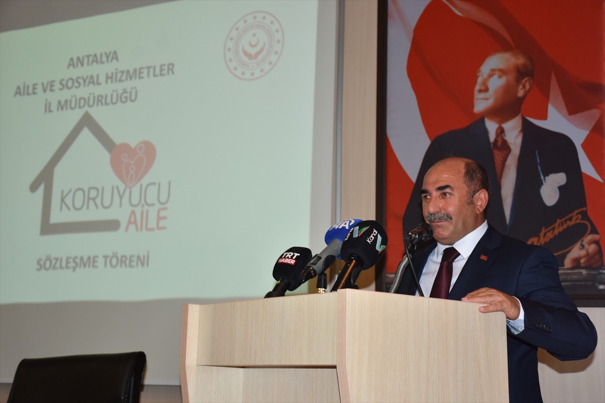 Antalya'da Devlet Korumasındaki Çocuklar Koruyucu Aileleriyle Buluştu