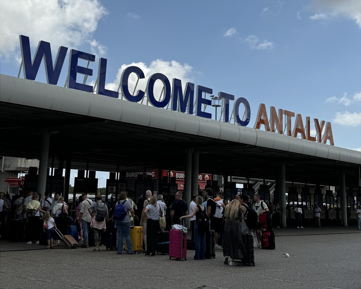 Antalya'ya Gelen Turist Sayısında Rekor Artış