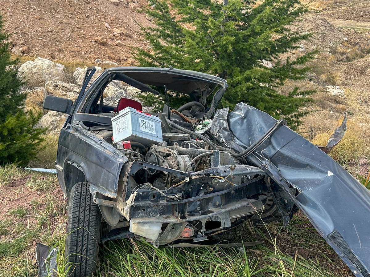 Uşak'ta Trafik Kazası: Anne ve Oğlu Hayatını Kaybetti