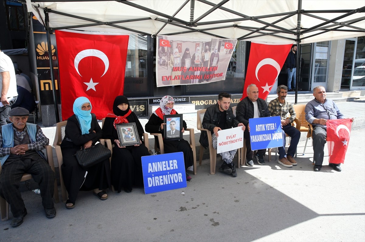 Muş'ta Ailelerin Evlat Nöbeti Devam Ediyor