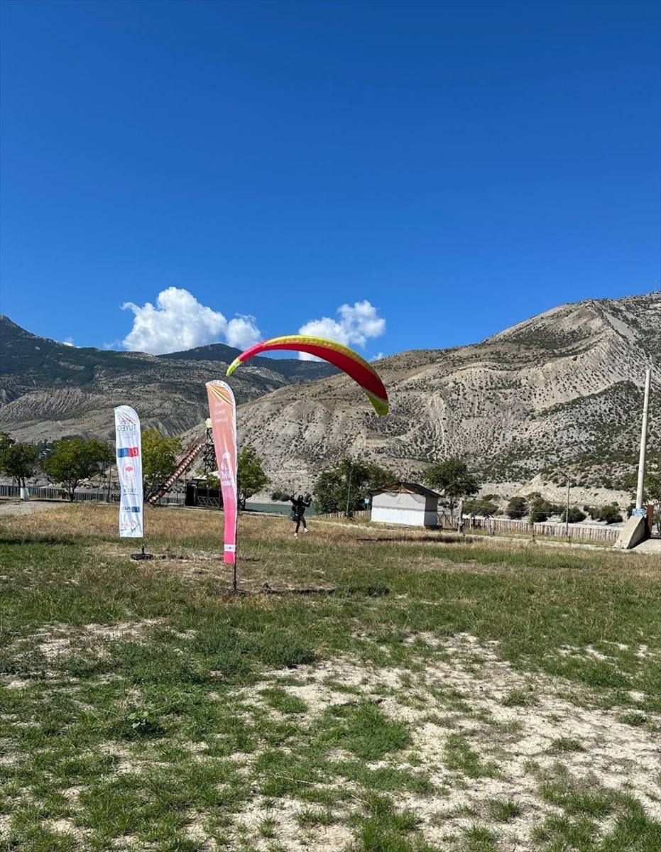 Erzurum'da Airfest Uzundere Hava Sporları Festivali Başladı