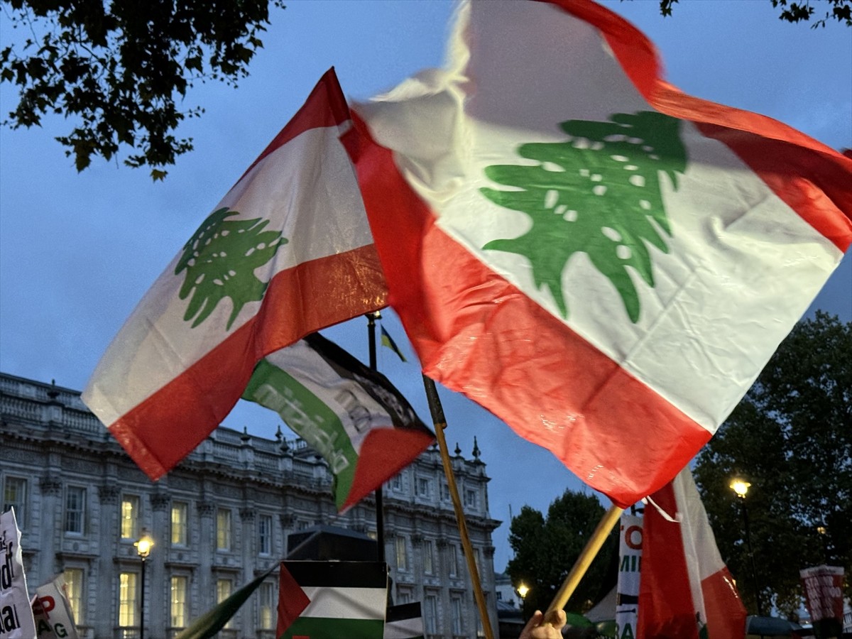 Londra'da İsrail Saldırılarına Karşı Protestolar