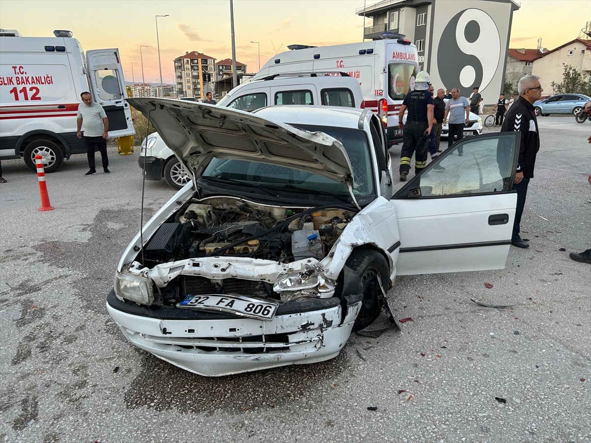 Isparta'da Otomobil Kazası: 5 Yaralı