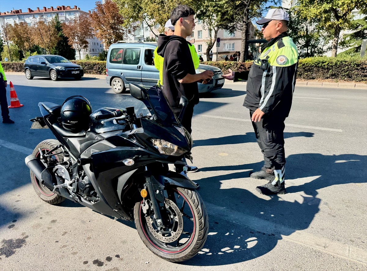 Eskişehir'de Motosiklet Denetimi: Sürücüler Uyarıldı