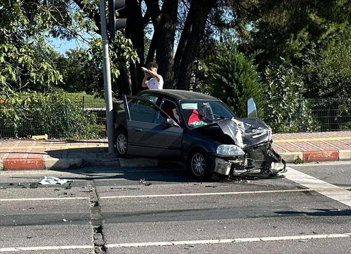 Samsun'da Üç Araçla İlgili Trafik Kazası: 5 Yaralı