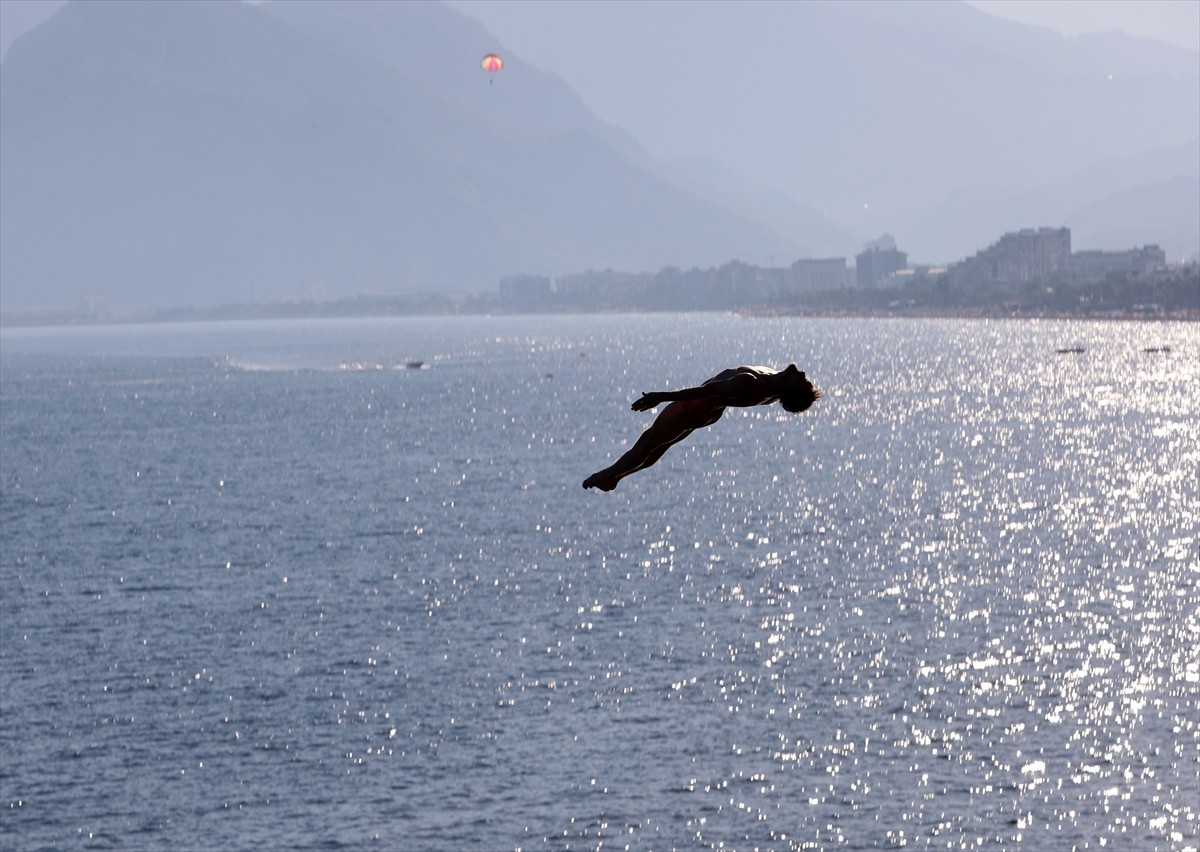 Red Bull Cliff Diving Dünya Serisi'nin 7. Etabı Antalya'da Şenlik Gibi Başladı