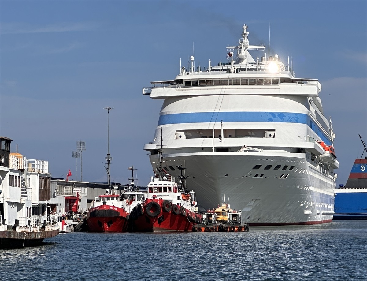 Astoria Grande Kruvaziyeri Samsun Limanı'na Demirledi