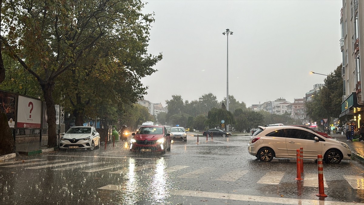 Edirne ve Kırklareli'nde Şiddetli Sağanak Yağışlar Etkili Oldu