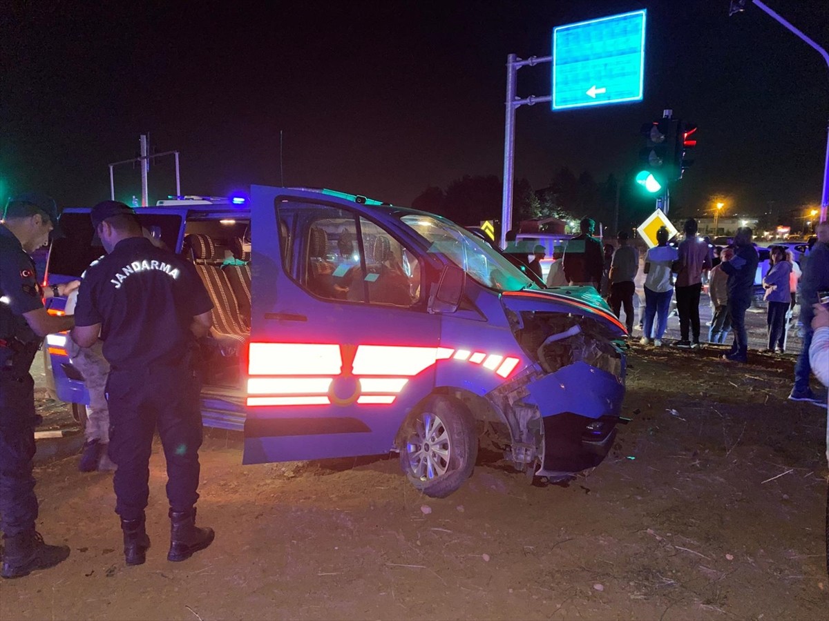 Malatya'da Askeri Araç ile Otomobil Çarpıştı: 8 Yaralı