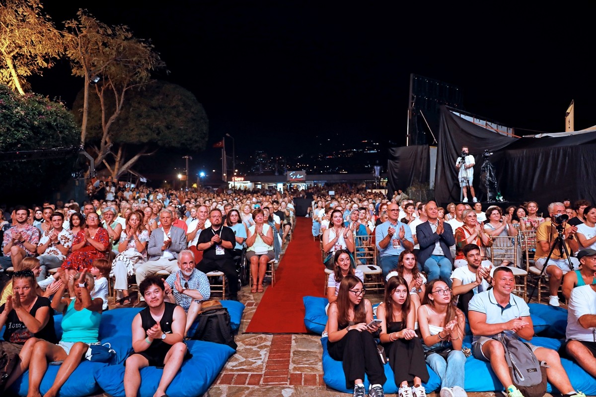 Alanya Caz Festivali'nde Barış Doğukan Yazıcı ve Monica Molina Performansı