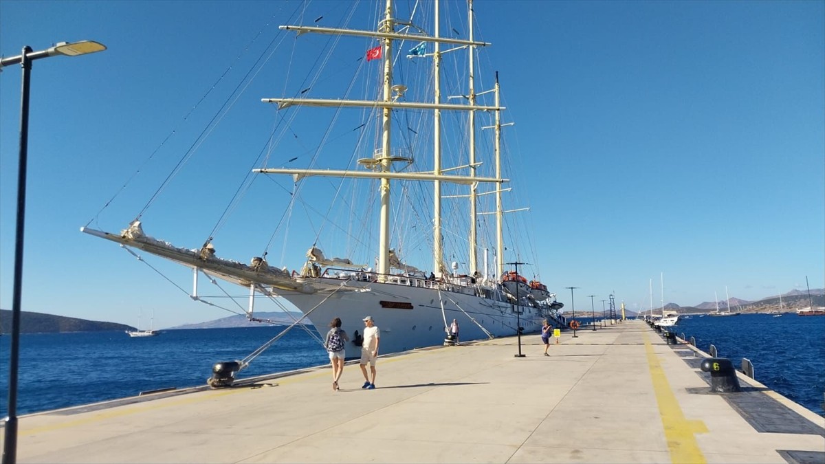 Bodrum'u Ziyaret Eden Lüks Yelkenli Geminin Keyfi