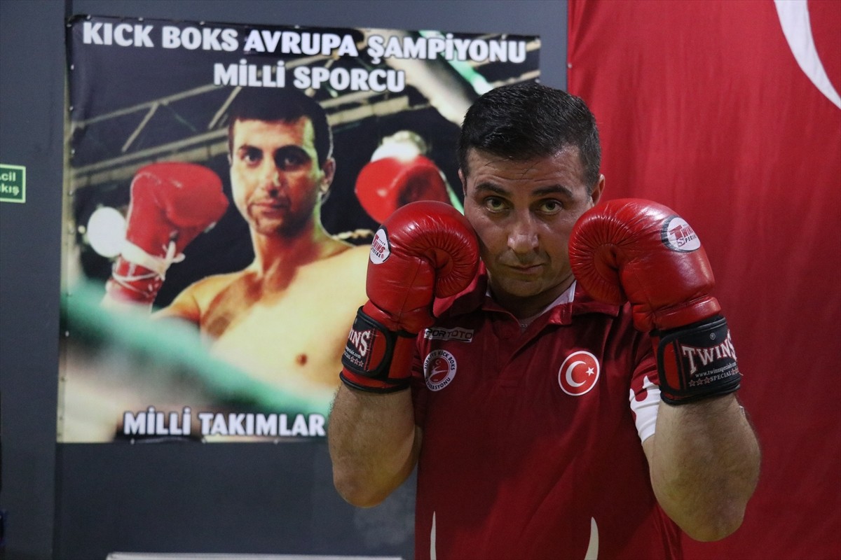 Kick Boksçu Metin Sezer'den İki Yönlü Hizmet: Muhtarlık ve Sporcu Eğitim