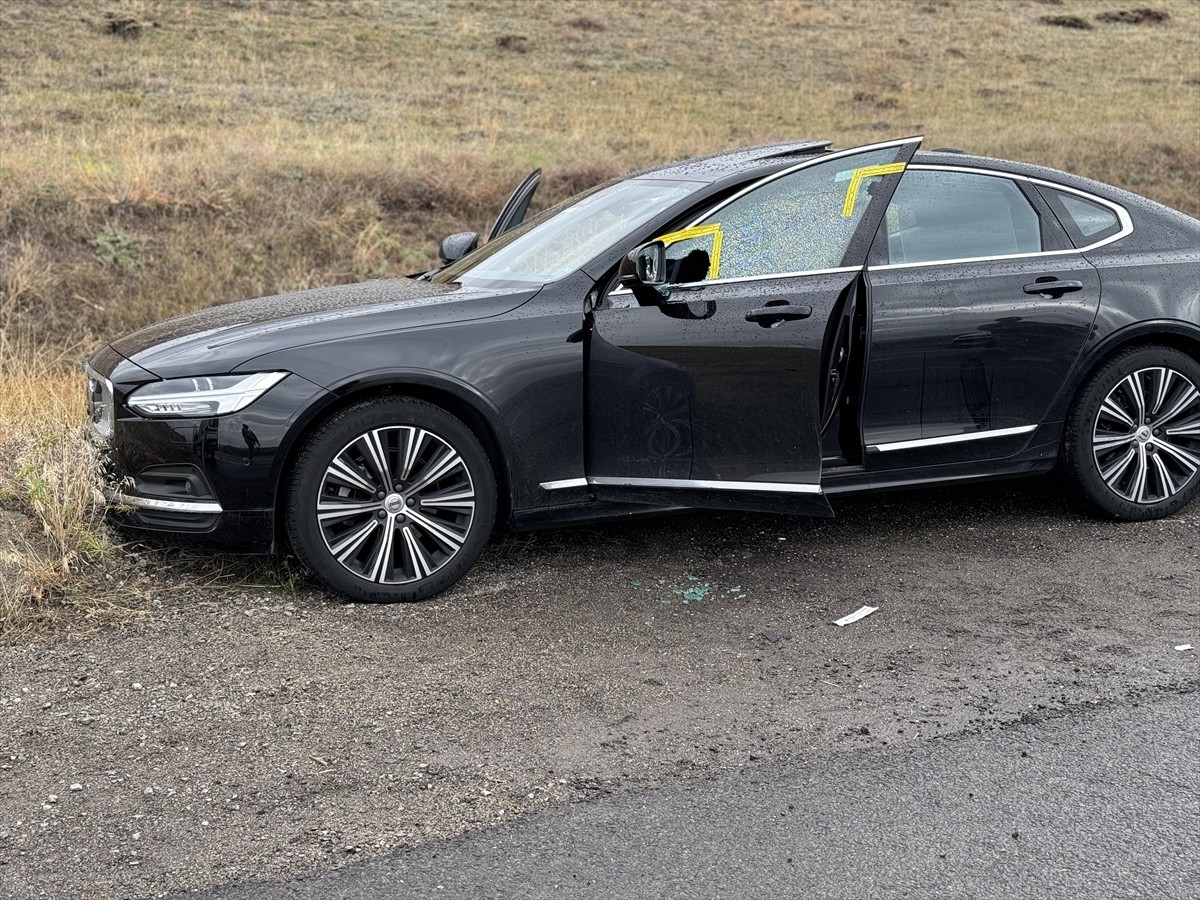 Erzurum'da Otomobilde Silahla Vurulmuş Erkek Cesedi Bulundu