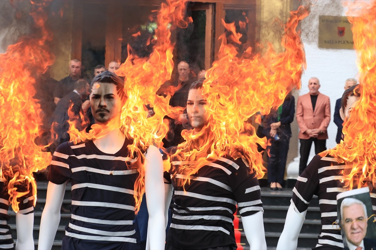 Arnavutluk Meclisi'nde Gergin Anlar Yeniden Yaşandı