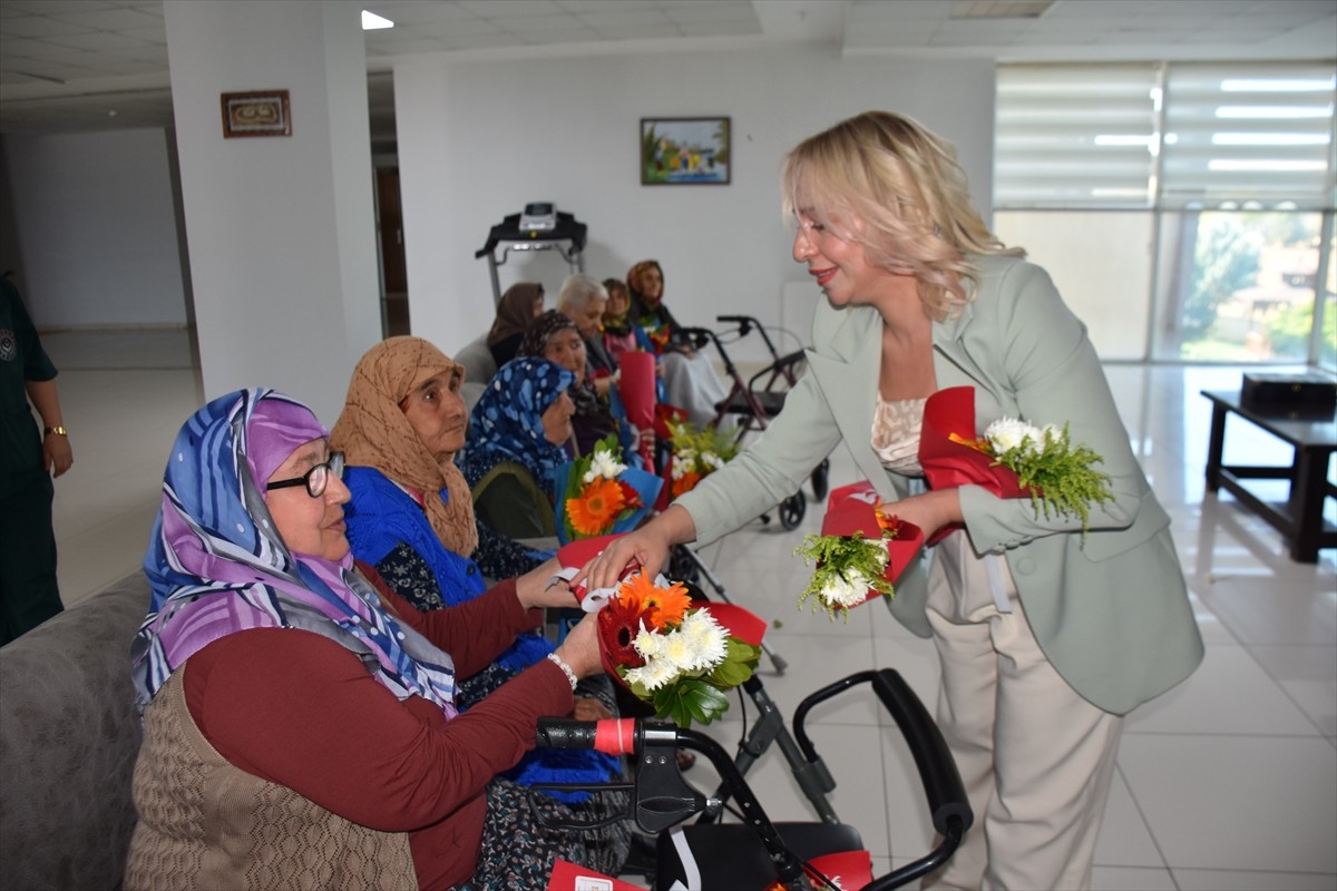 Gaziantep'te Gönüllü Kuaförler Yaşlılar İçin Seferber Oldu