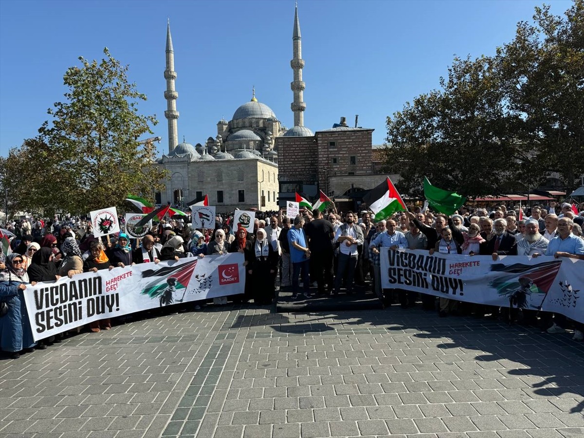 İstanbul'da İsrail Saldırılarına Protesto Gösterisi