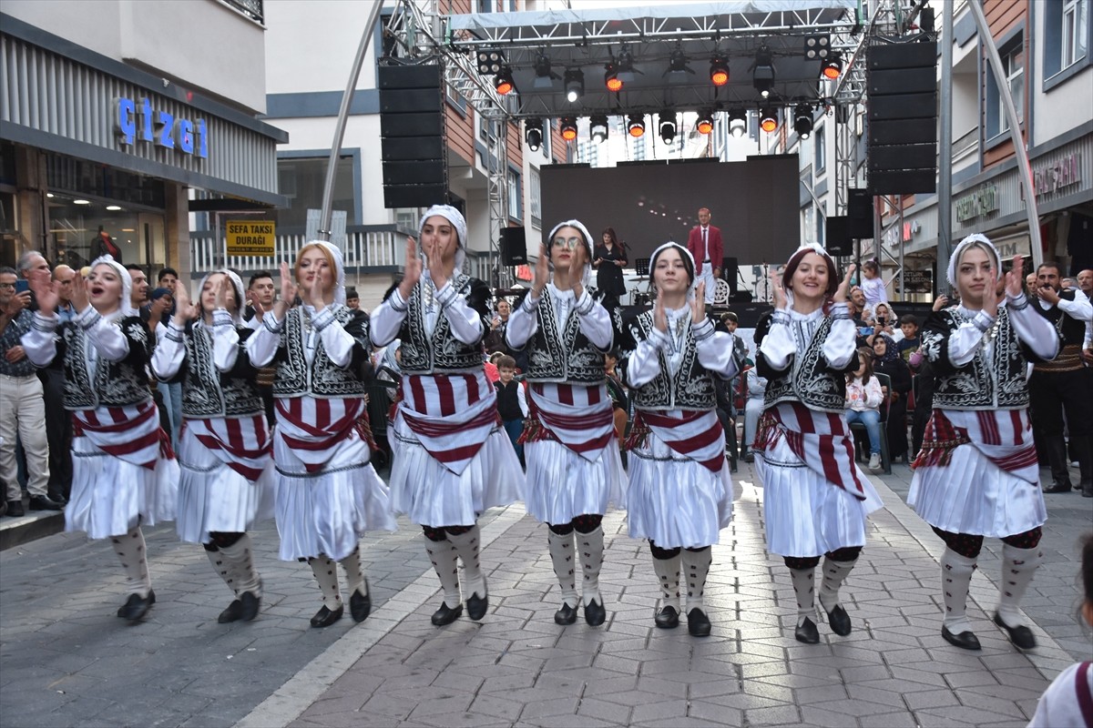 Gümüşhane'de 27. Yöresel Ürünler Festivali Coşkuyla Başladı