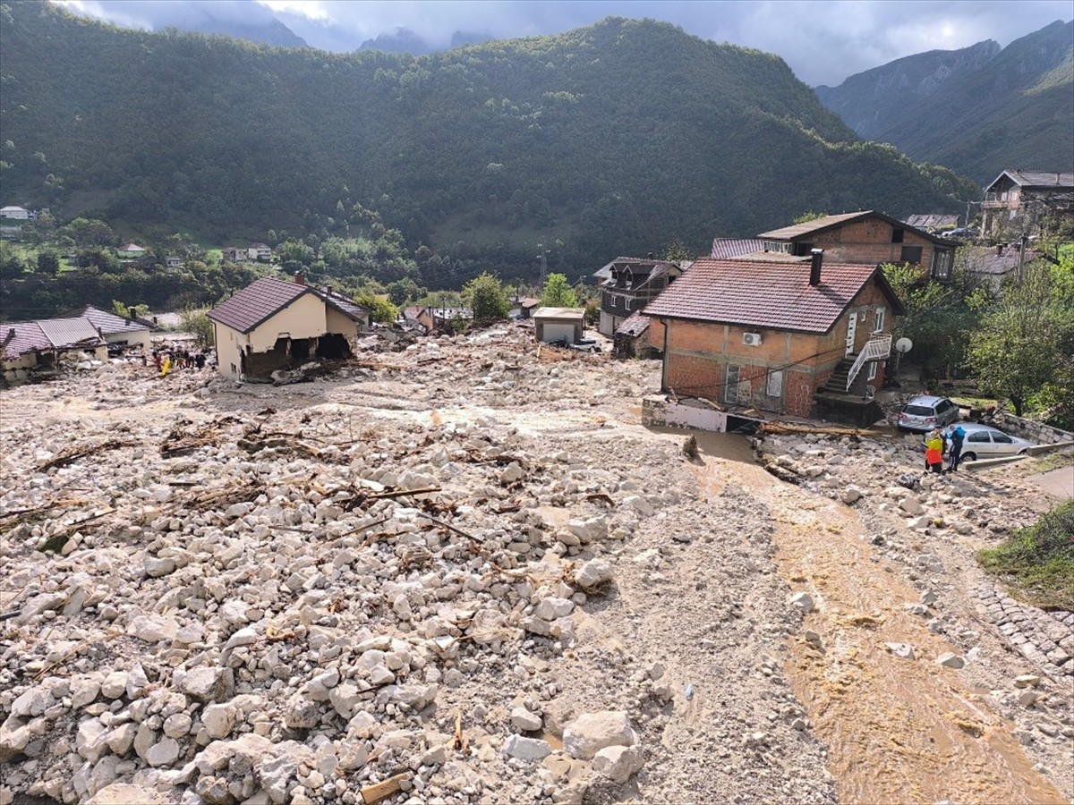 Bosna Hersek'te Şiddetli Yağışlar Sel Felaketine Dönüştü