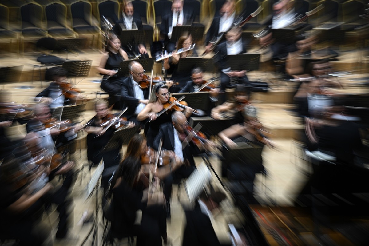 CSO Yeni Konser Sezonuna Rus Piyanist Lugansky ile Başladı