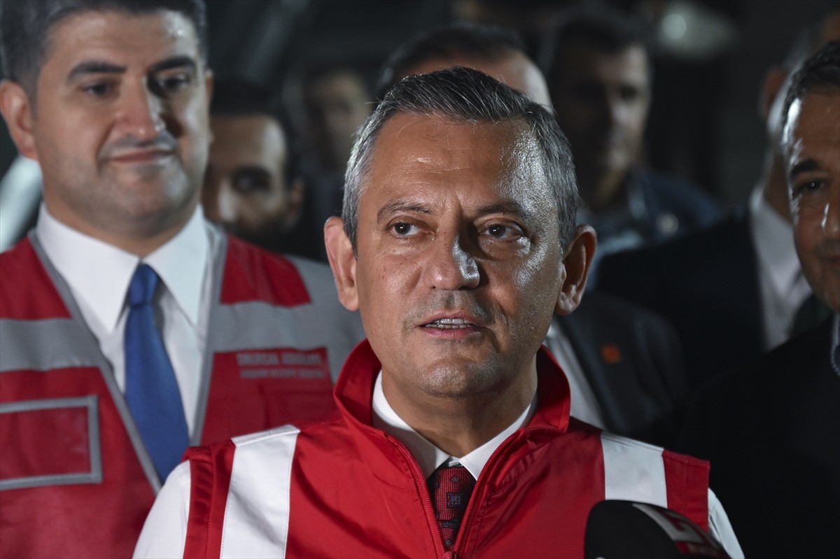 CHP Genel Başkanı Özgür Özel, İstanbul'daki Metro Hattına İncelemelerde Bulundu